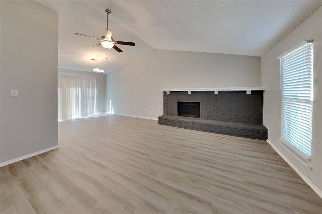 1702 Crimson Court, Arlington, TX 76018