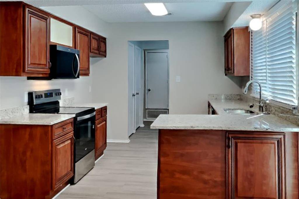 1702 Crimson Court, Arlington, TX 76018
