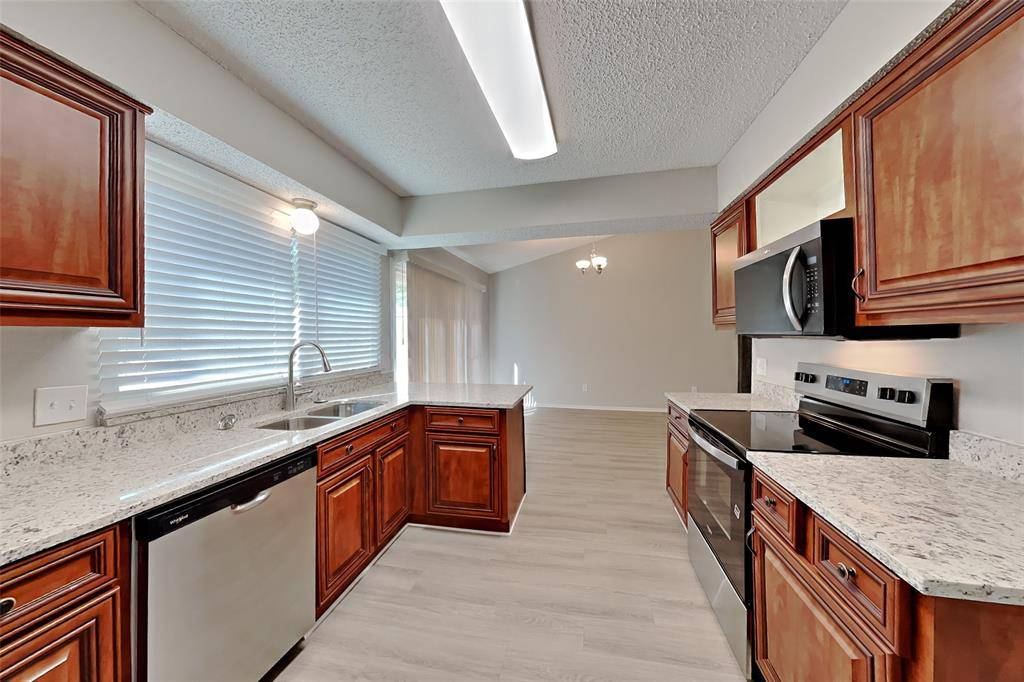1702 Crimson Court, Arlington, TX 76018