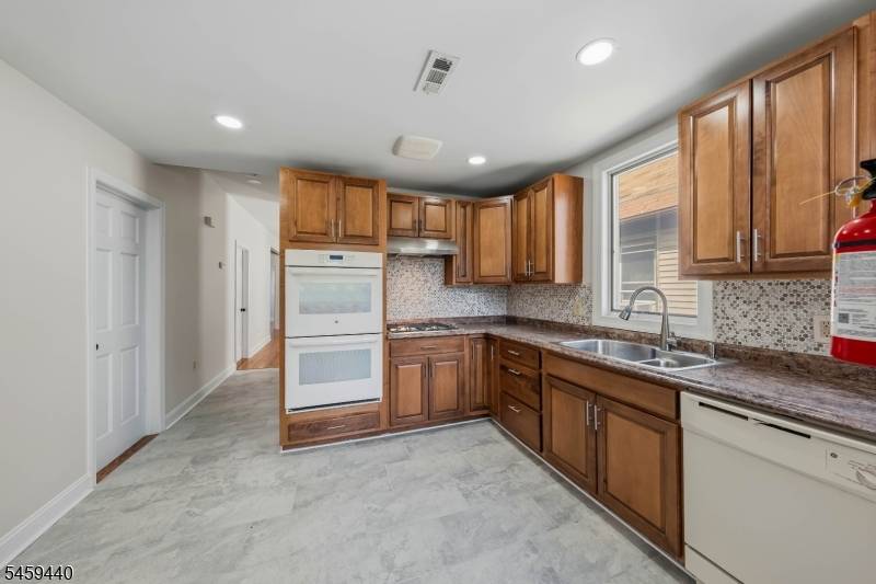 136-138 Elm St, Elizabeth City, NJ 07208