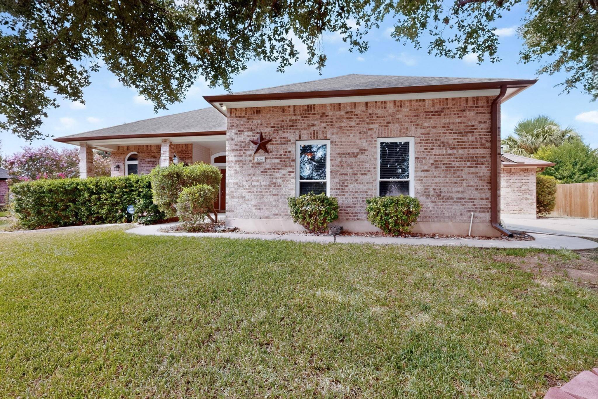 104 River Park LN, Georgetown, TX 78626