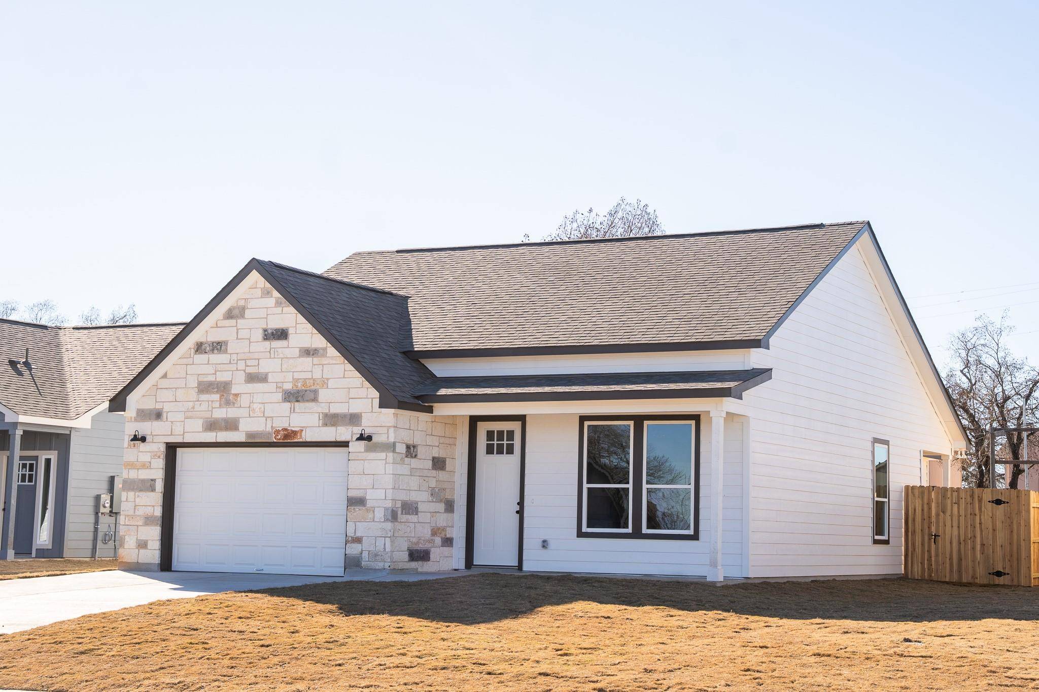 313 String Prairie WAY, Smithville, TX 78957