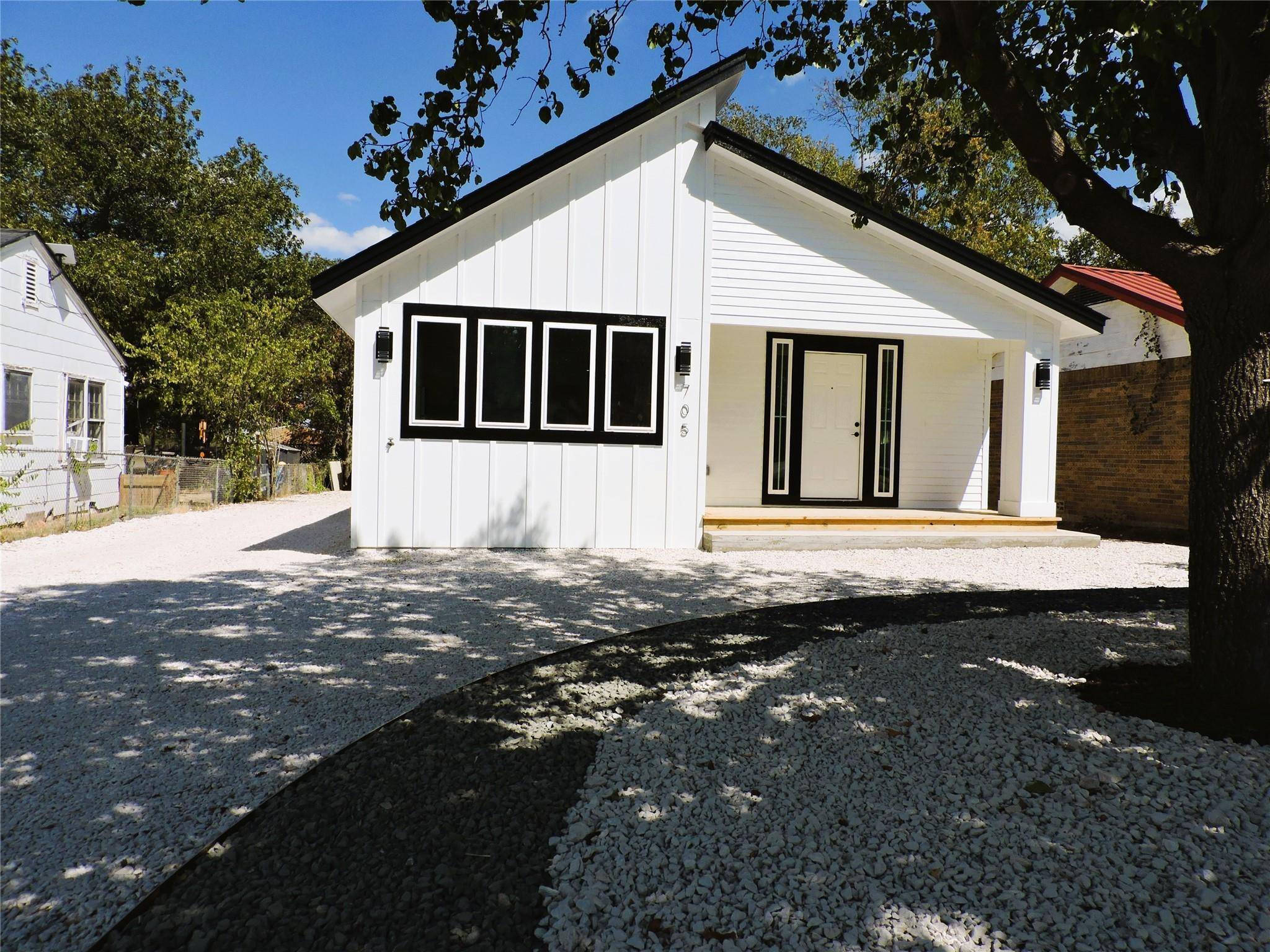 705 E Highway 82, Nocona, TX 76255