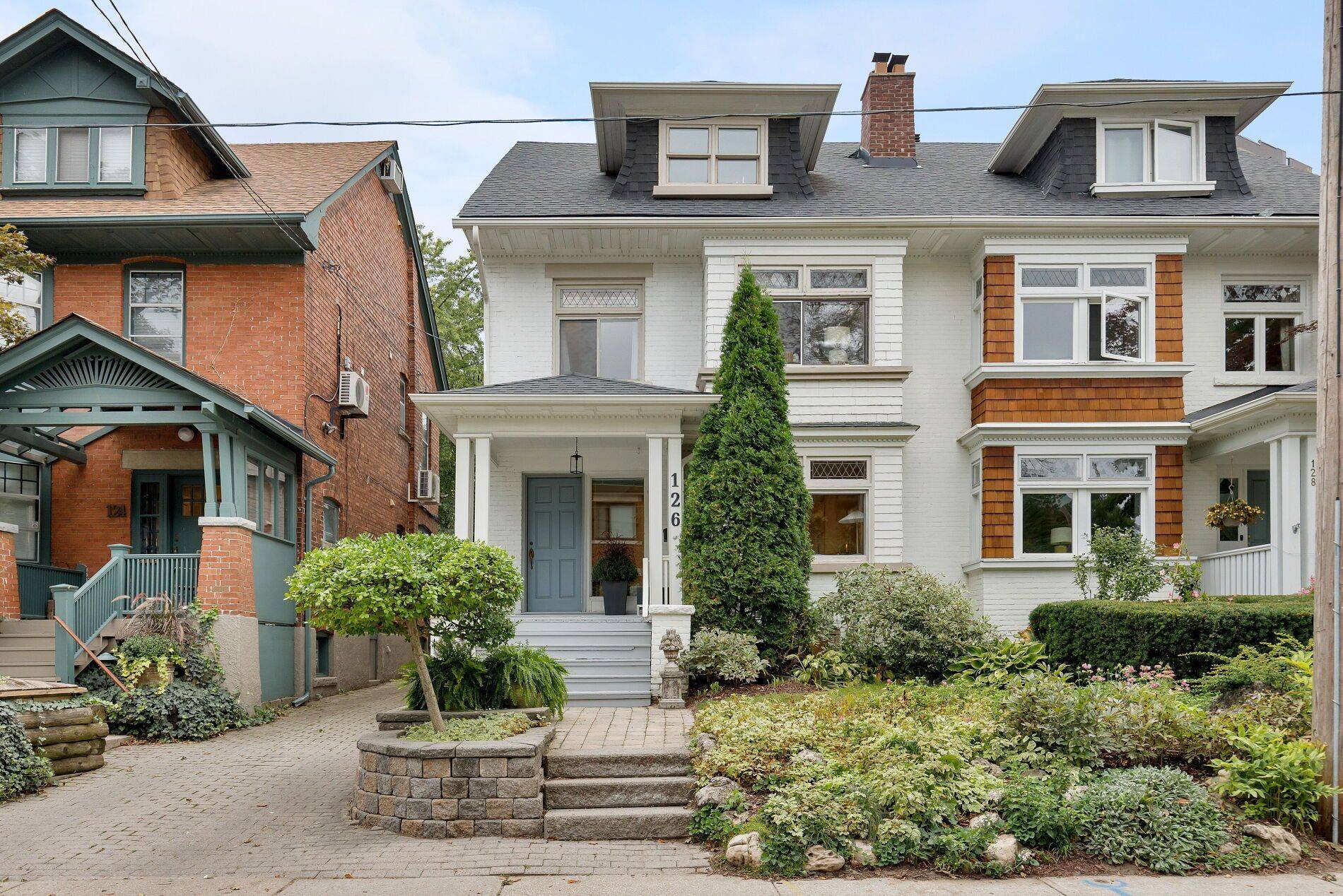 126 Hilton AVE, Toronto C02, ON M5R 3E7