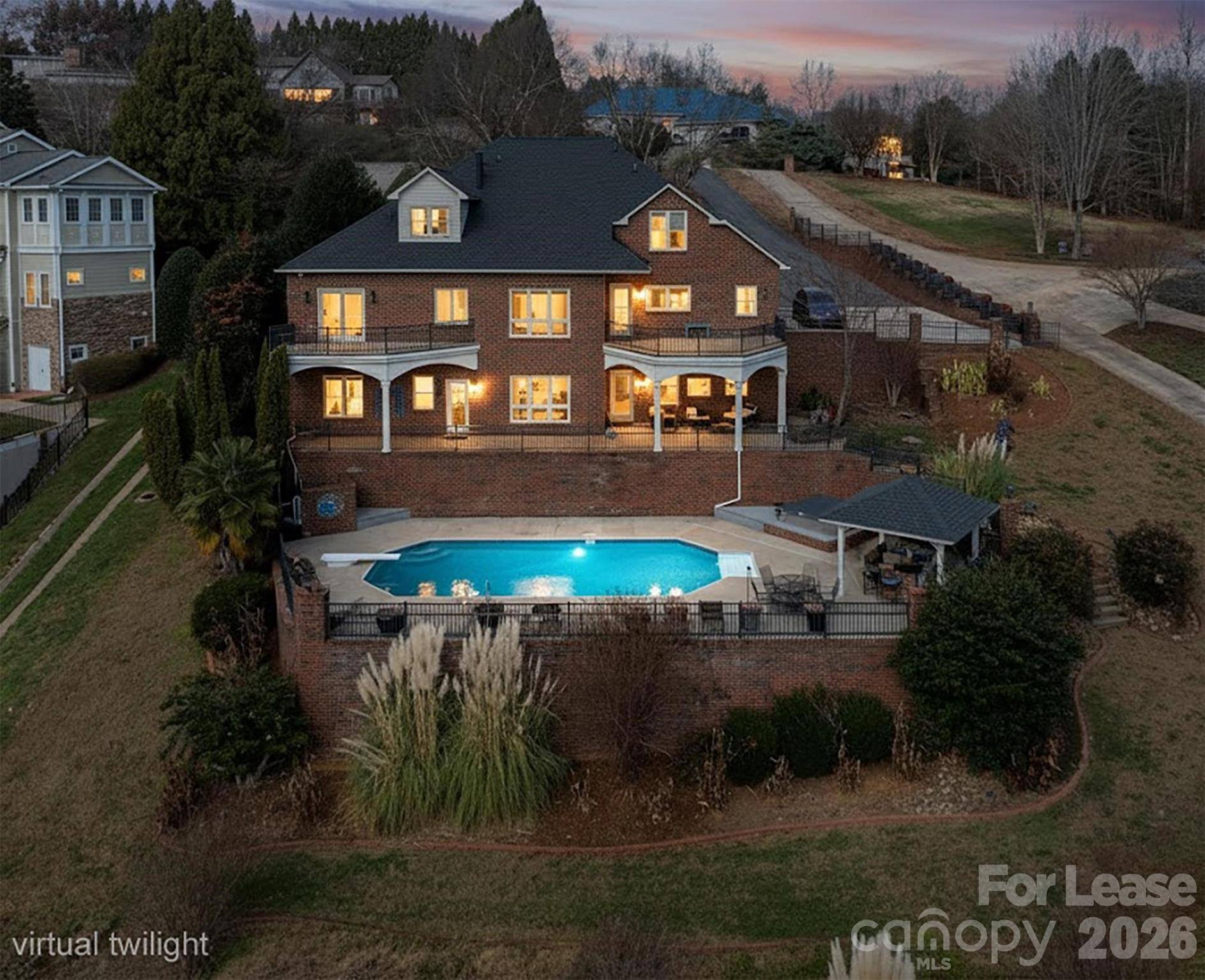 121 Pleasant Pointe DR, Hickory, NC 28601
