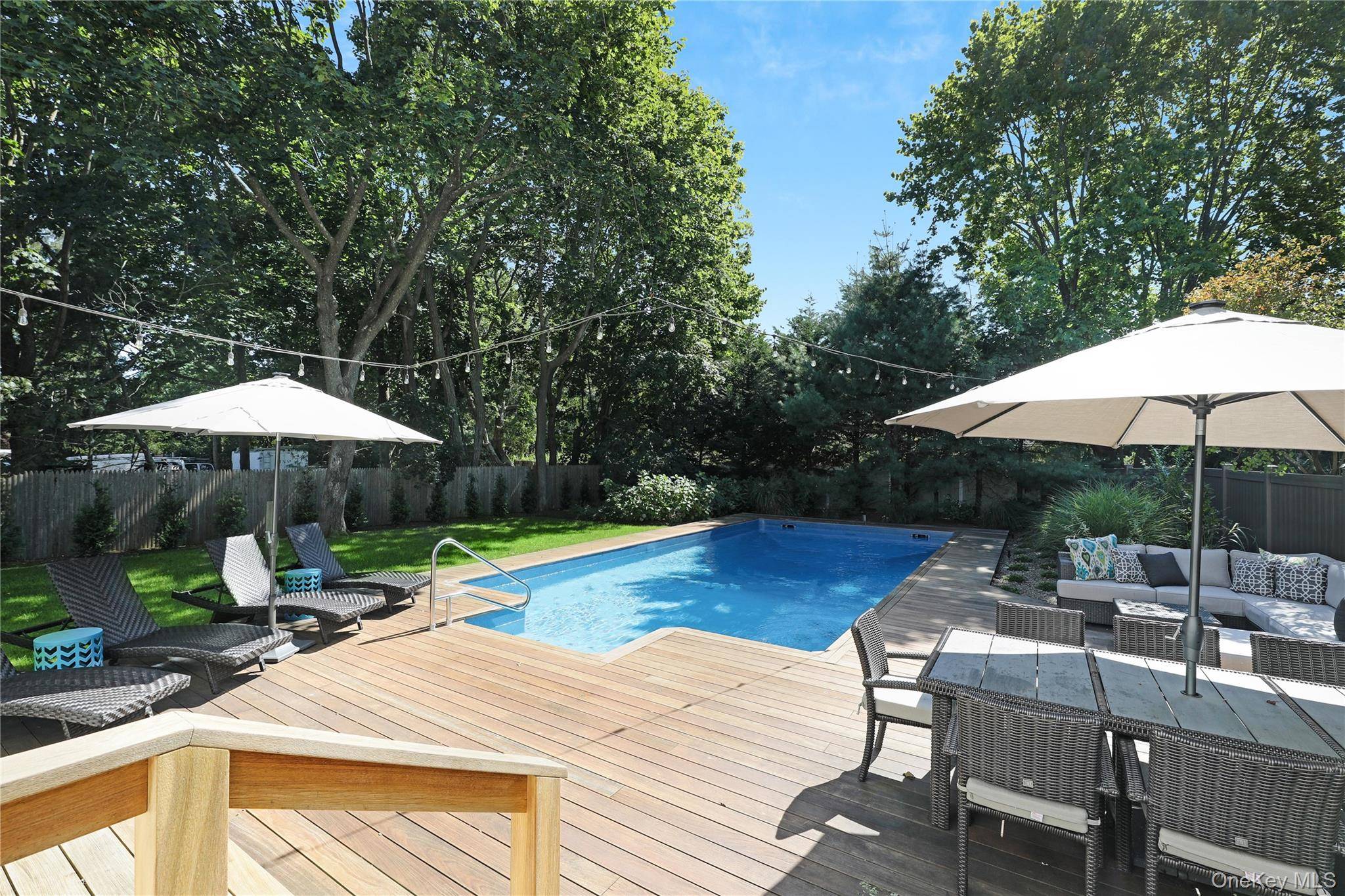 70 Tanners Neck LN, Westhampton, NY 11977