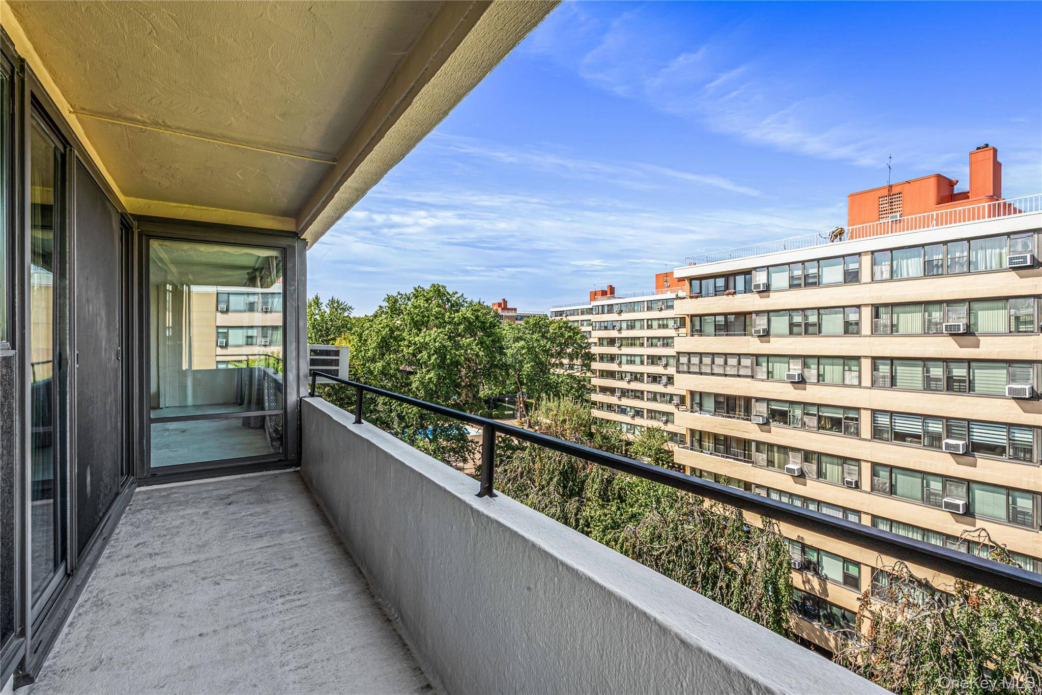 162-40 9th AVE #8D, Beechhurst, NY 11357