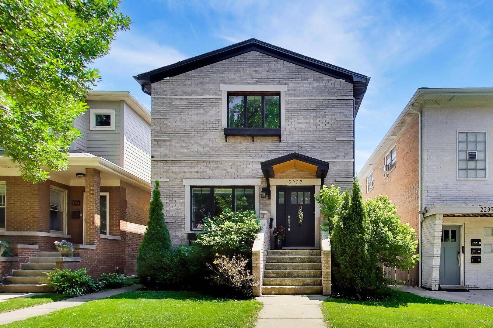 2237 W Winona ST, Chicago, IL 60625