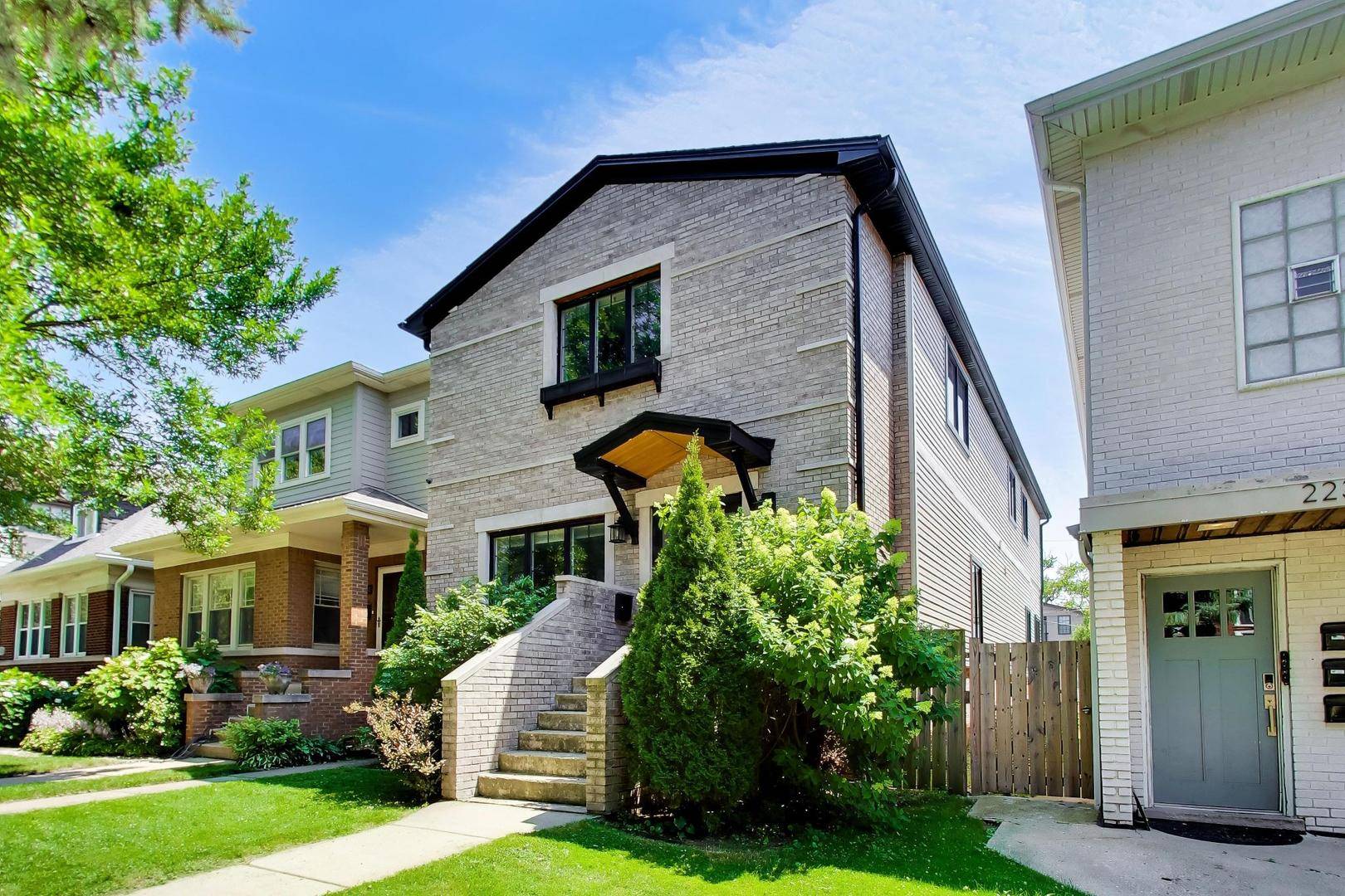 2237 W Winona ST, Chicago, IL 60625