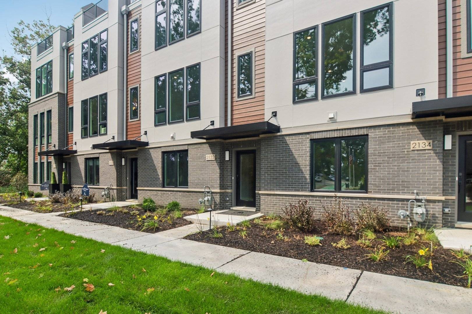 2122 Iron Ridge LN, Naperville, IL 60563