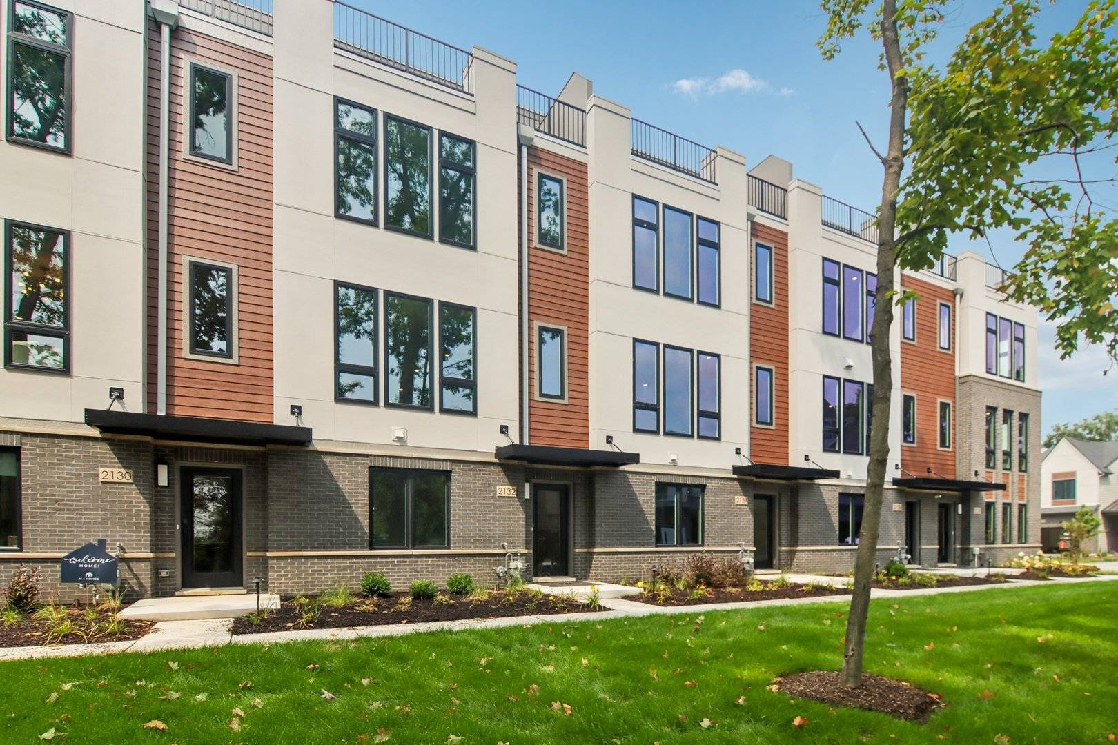 2122 Iron Ridge LN, Naperville, IL 60563