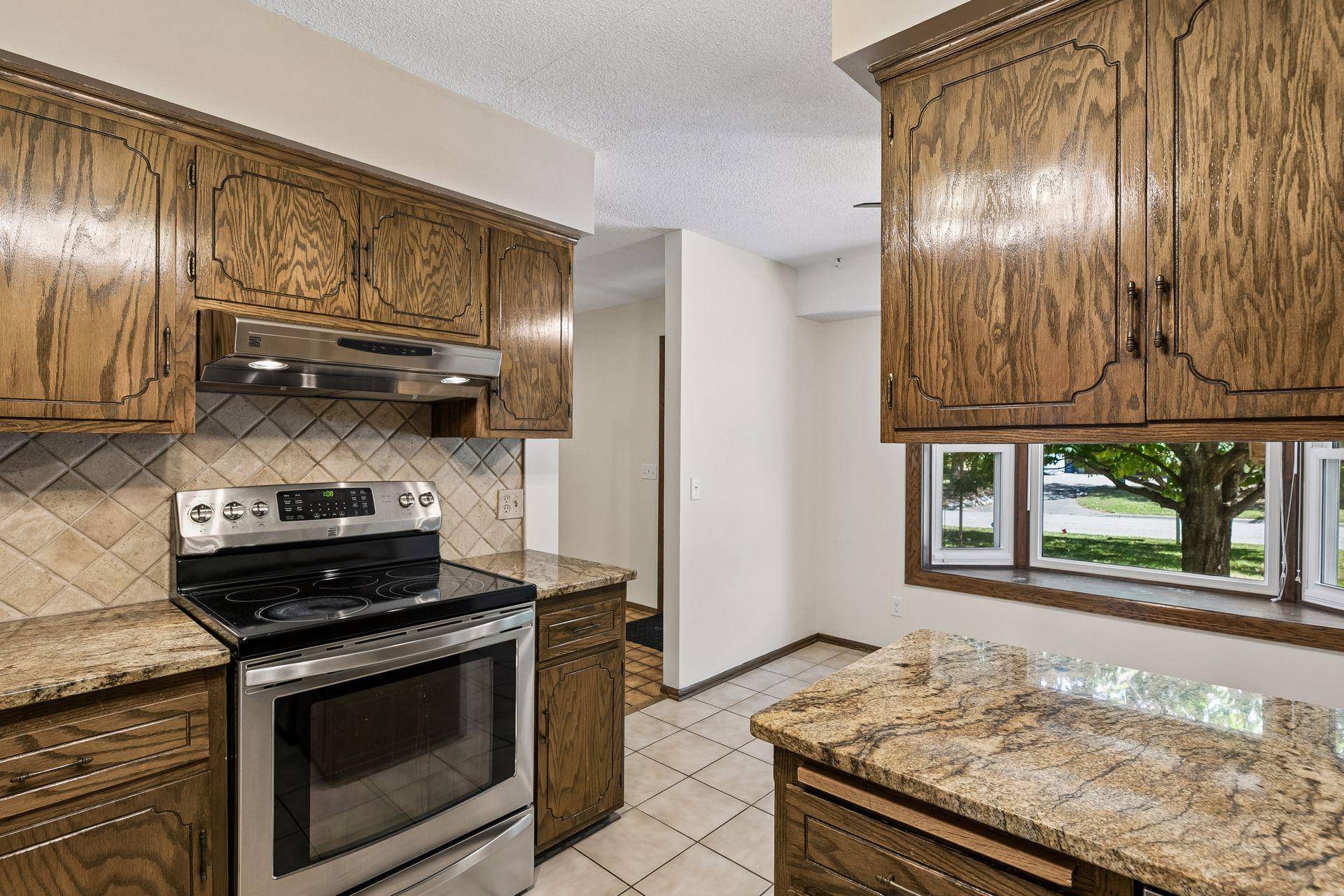 1755 Ithaca LN N, Plymouth, MN 55447