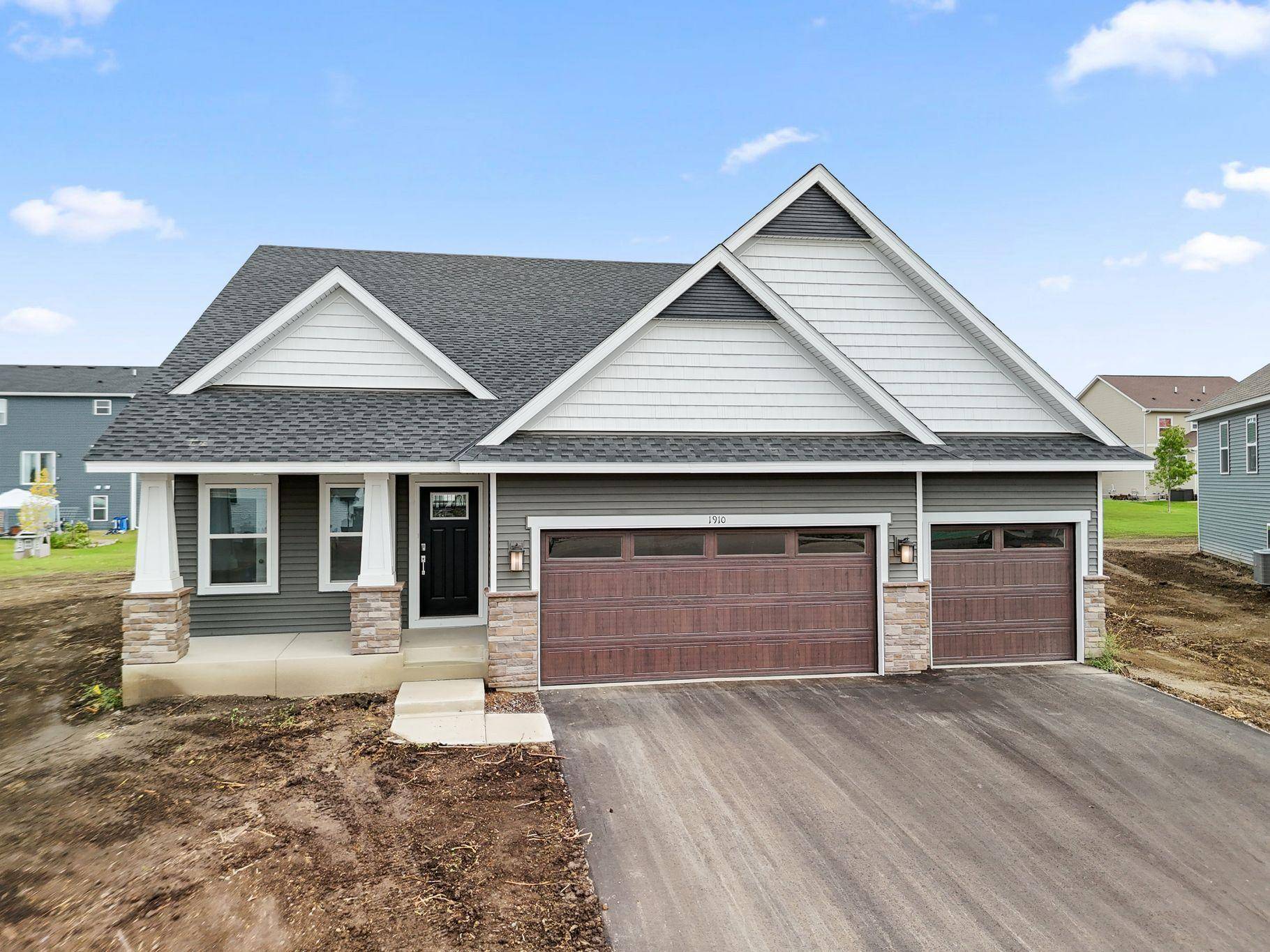 1910 Dogwood CT, Carver, MN 55315