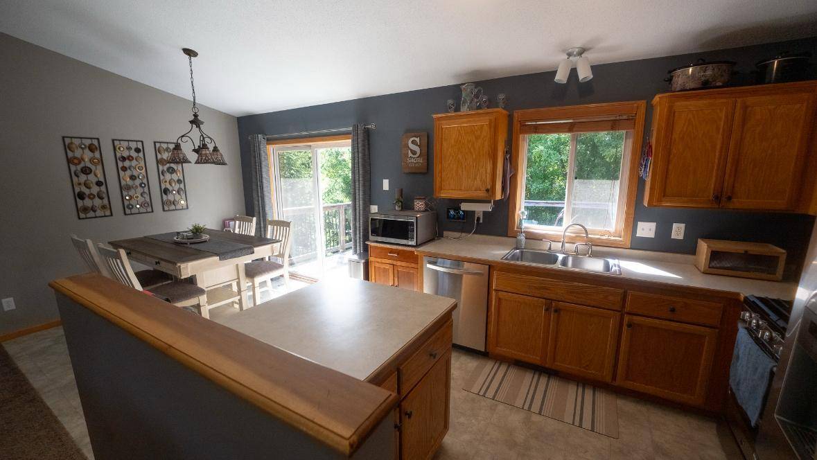 895 Marigold DR, Cambridge, MN 55008