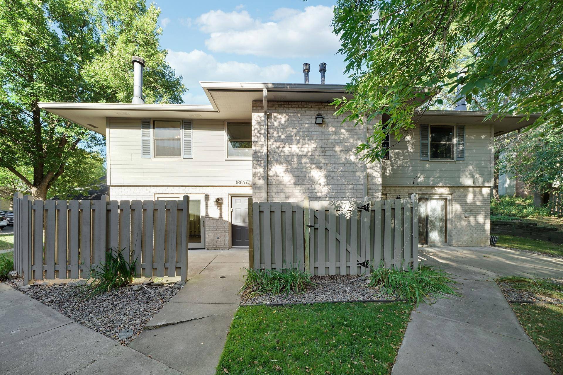 18657 Clear View CT, Minnetonka, MN 55345