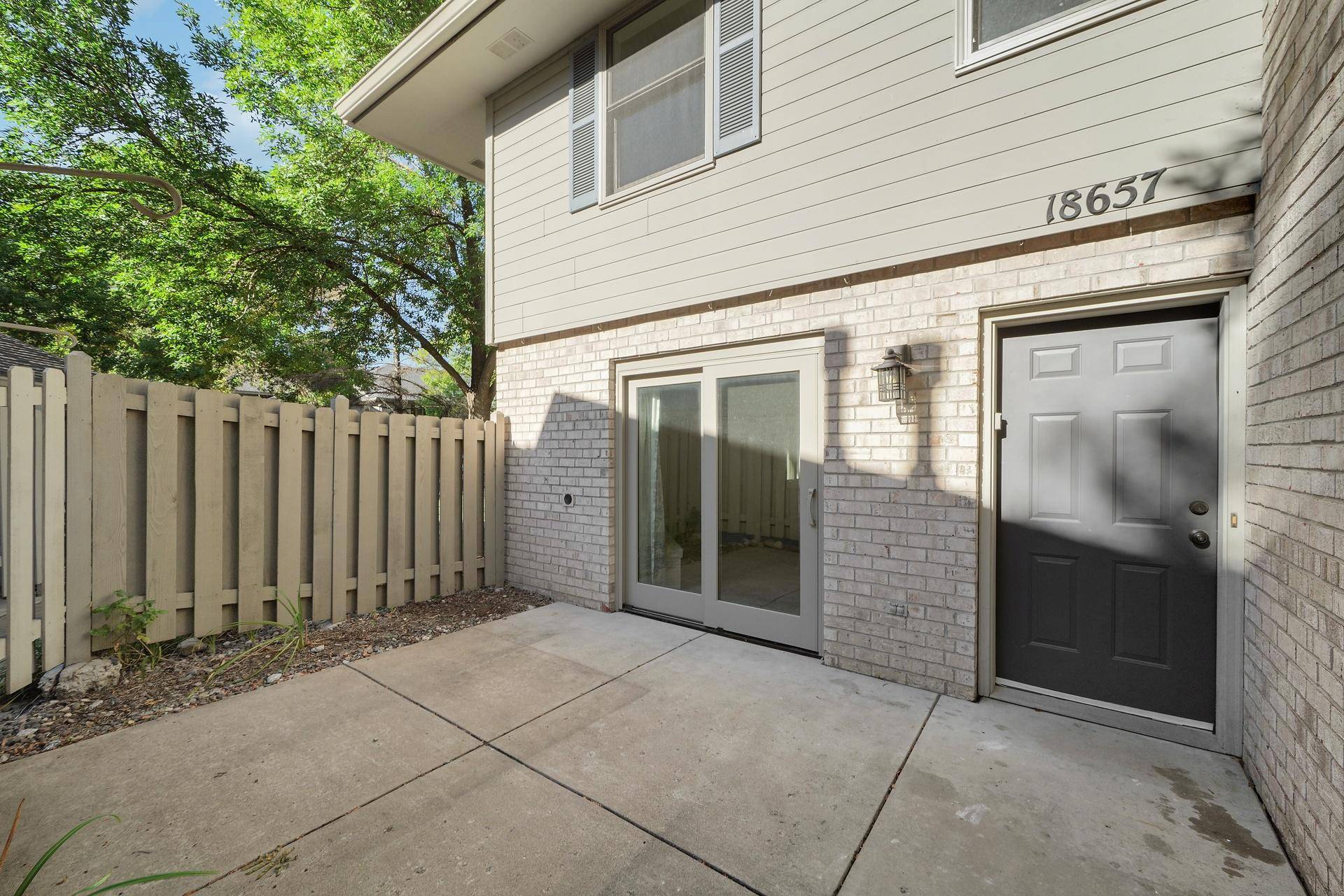 18657 Clear View CT, Minnetonka, MN 55345