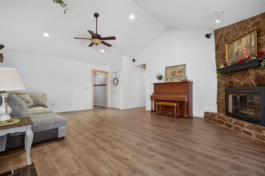 8909 NW 80th ST, Oklahoma City, OK 73132