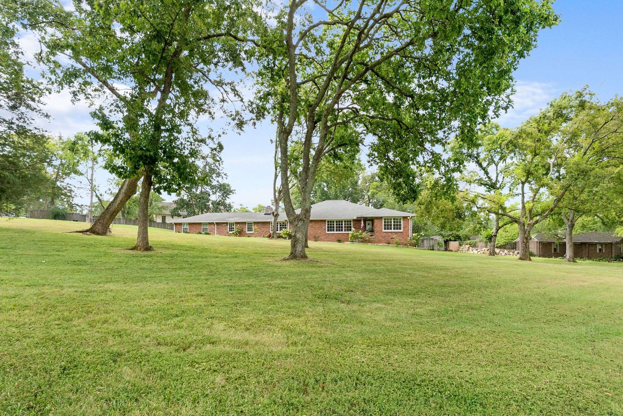 615 W Meade Dr, Nashville, TN 37205