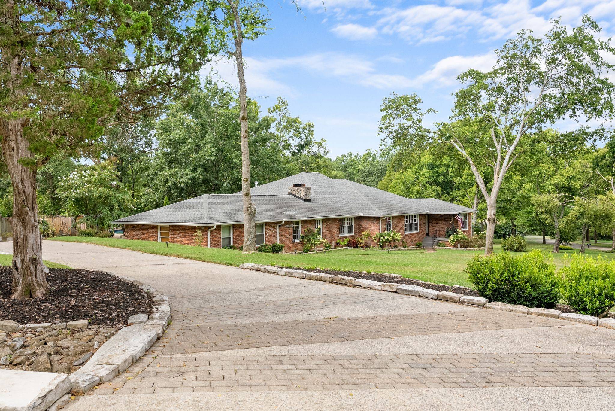 615 W Meade Dr, Nashville, TN 37205