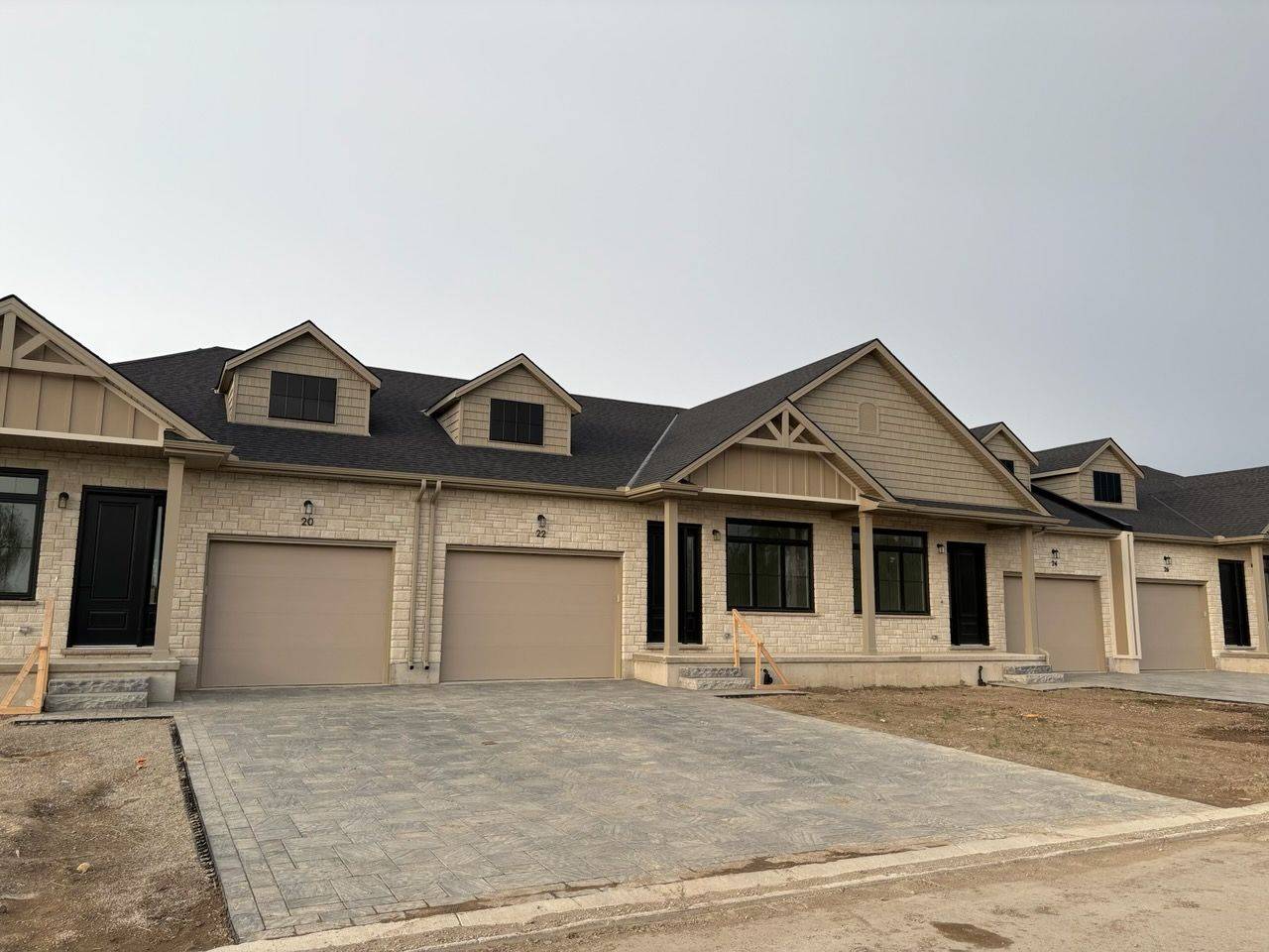 32 Dearing DR, South Huron, ON N0M 1T0