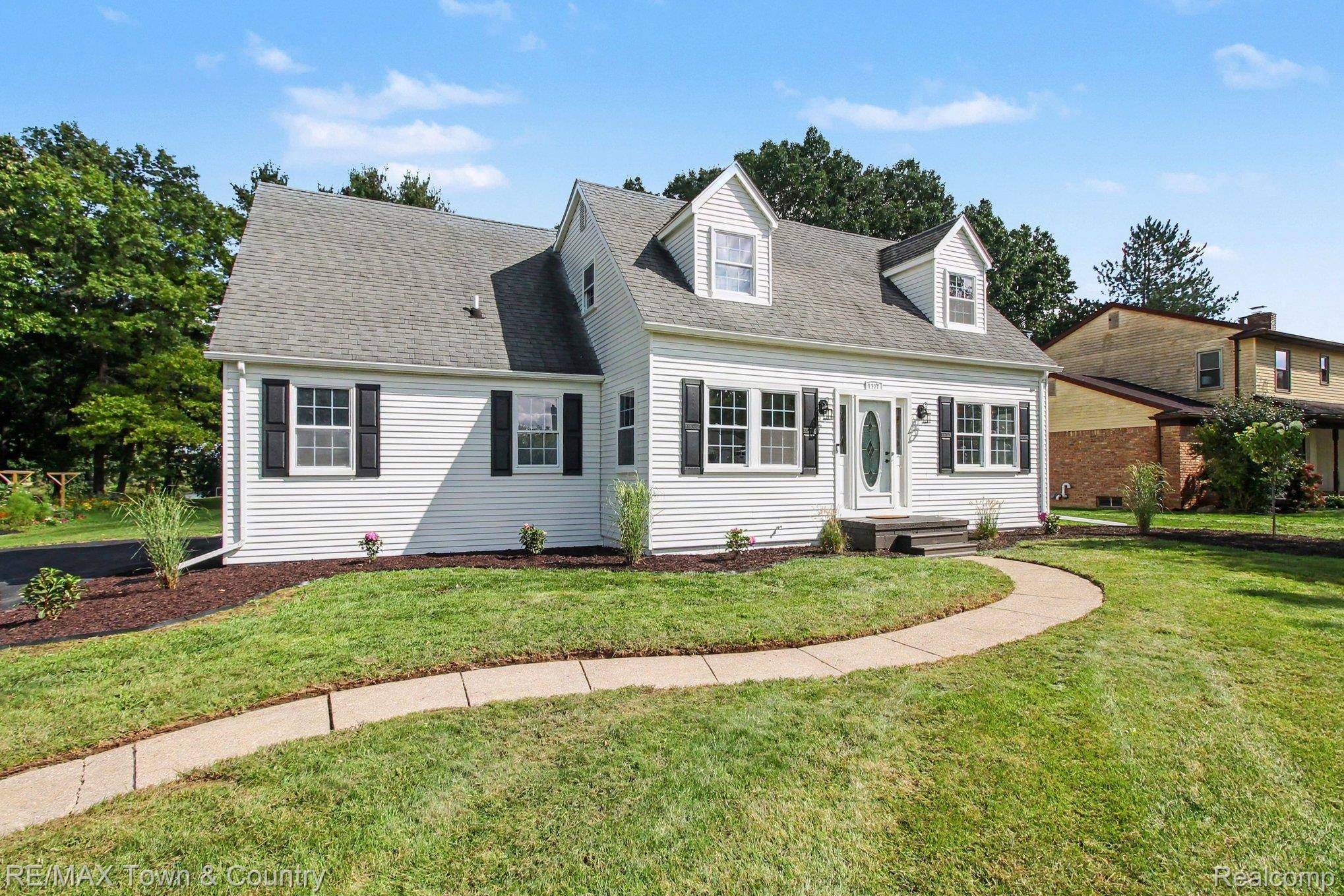 1337 Osborn Lake DR, Brighton Township, MI 48114