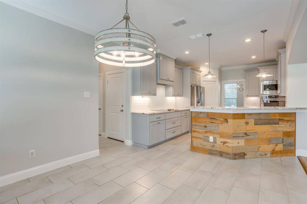 120 War Wagon Circle, Millsap, TX 76066