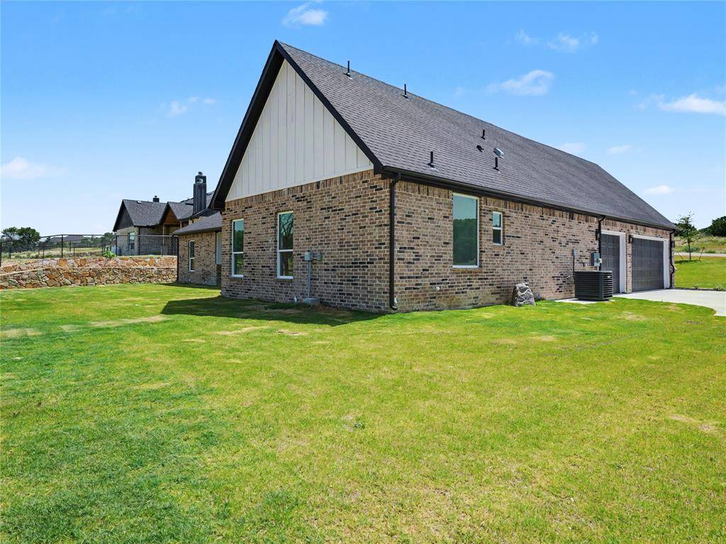 328 Slimp Bluff Avenue, Azle, TX 76020