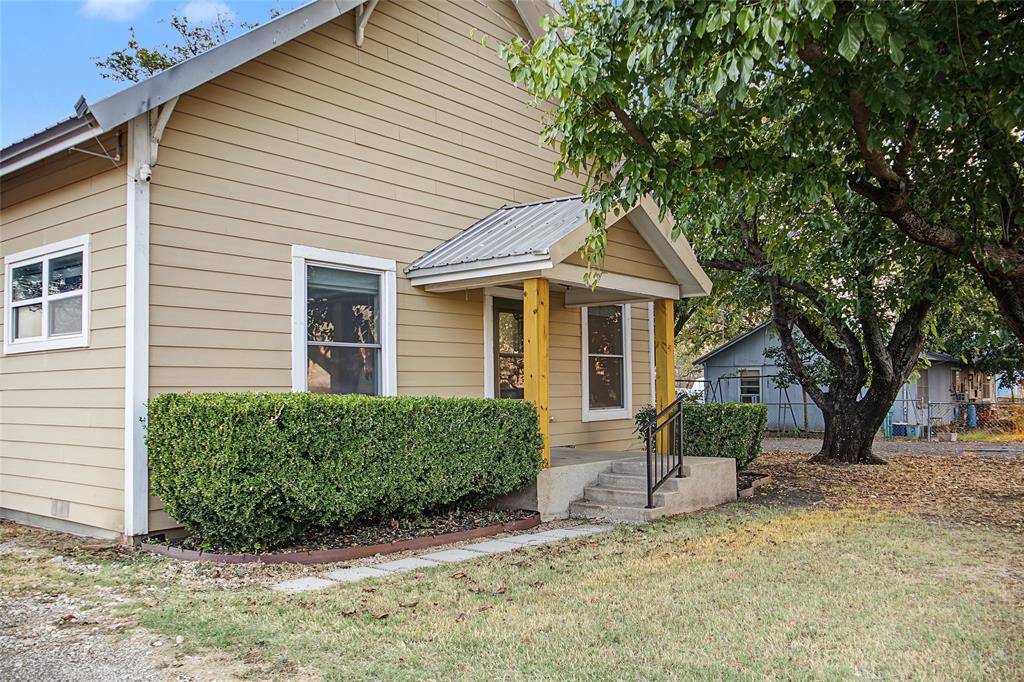 1009 W 7th Street, Justin, TX 76247