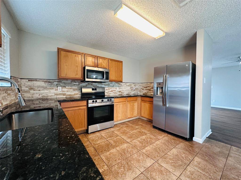 8600 Hawkview Drive, Fort Worth, TX 76179