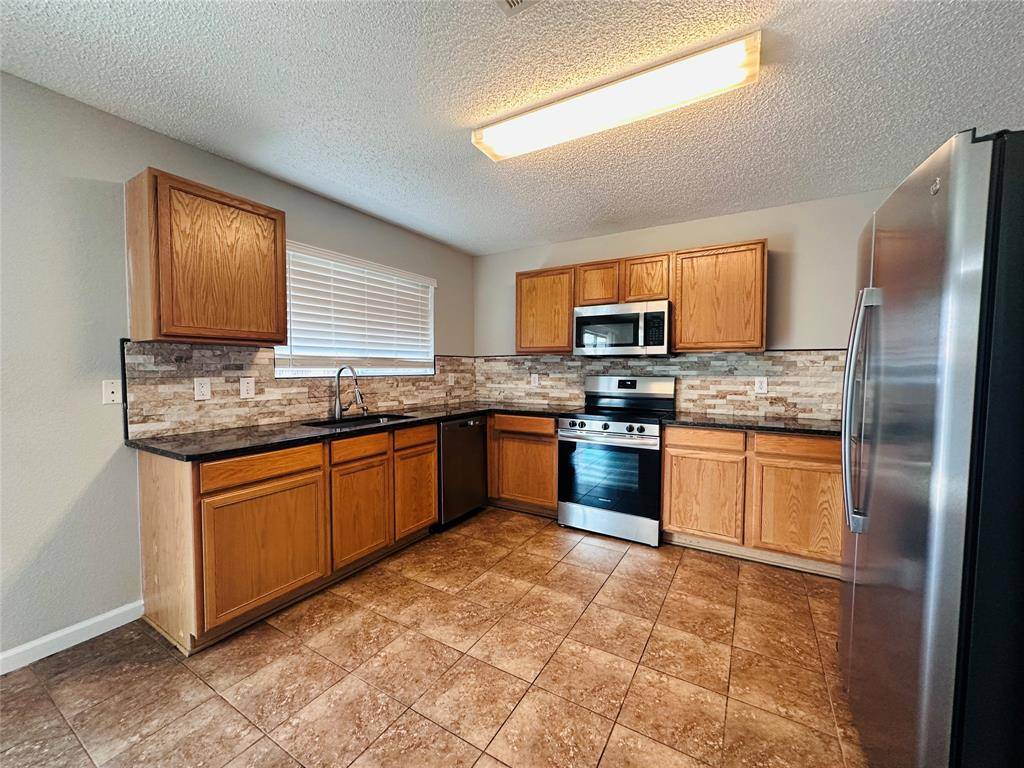 8600 Hawkview Drive, Fort Worth, TX 76179