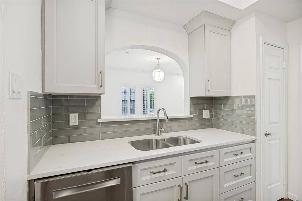 8610 Turtle Creek Boulevard ##212, Dallas, TX 75225