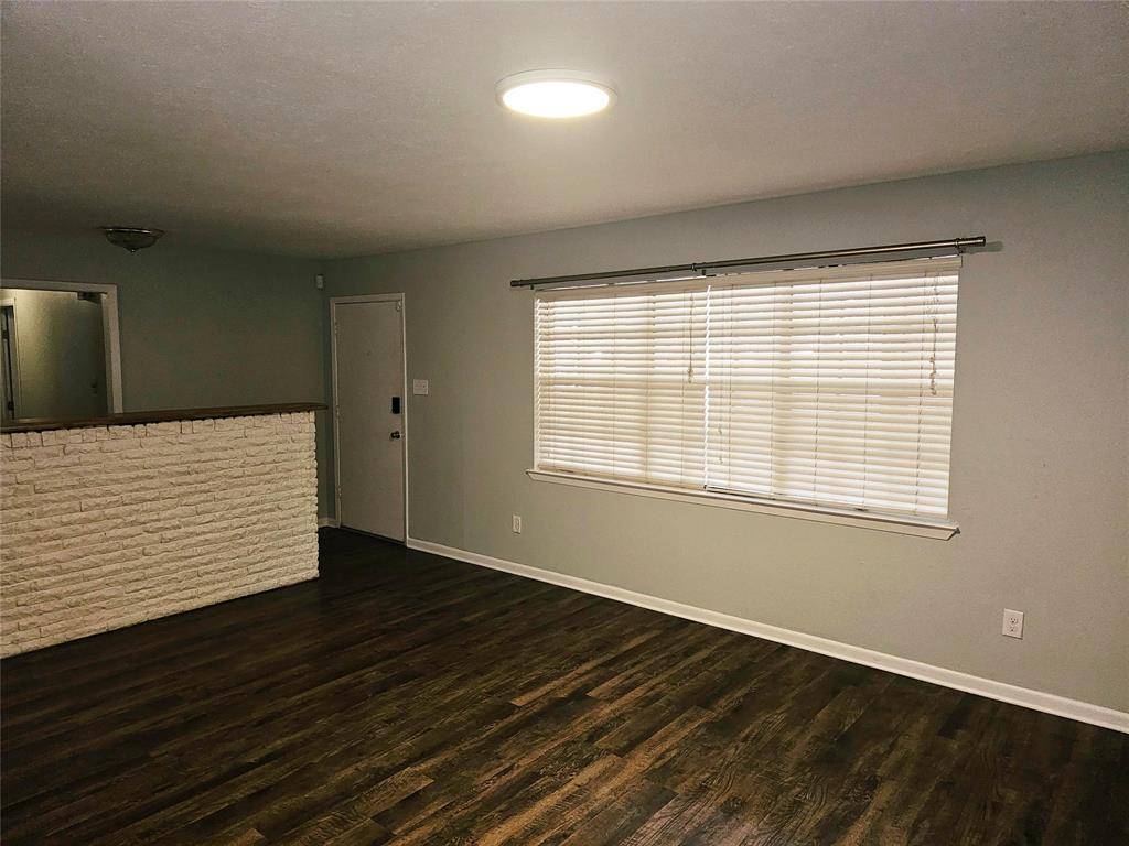 2501 White Oak Lane, Arlington, TX 76012