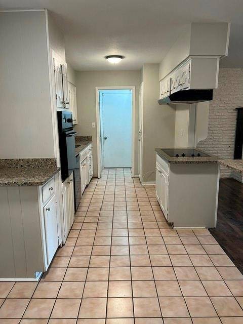 2501 White Oak Lane, Arlington, TX 76012