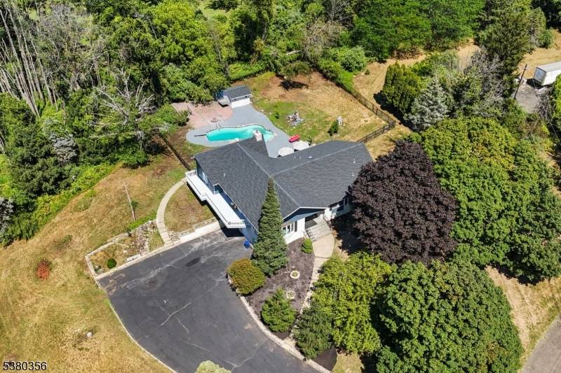 2 Rossi Dr, Clinton Twp., NJ 08809