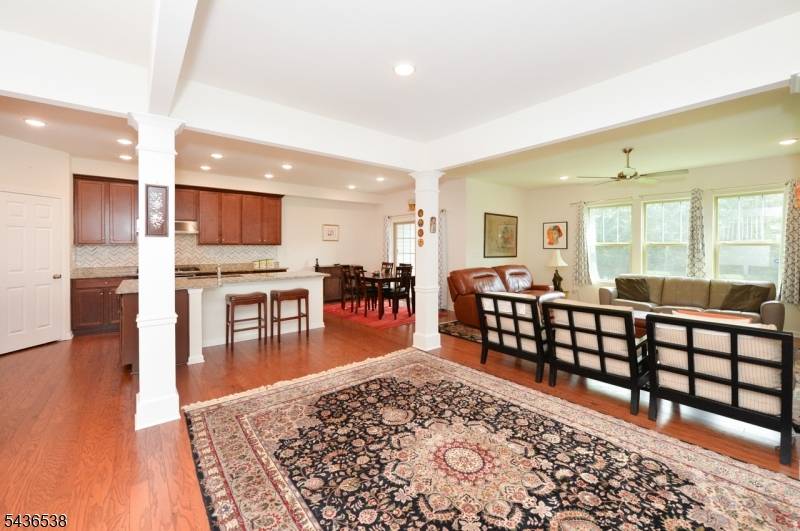 27 Winfield Dr, Woodcliff Lake Boro, NJ 07677