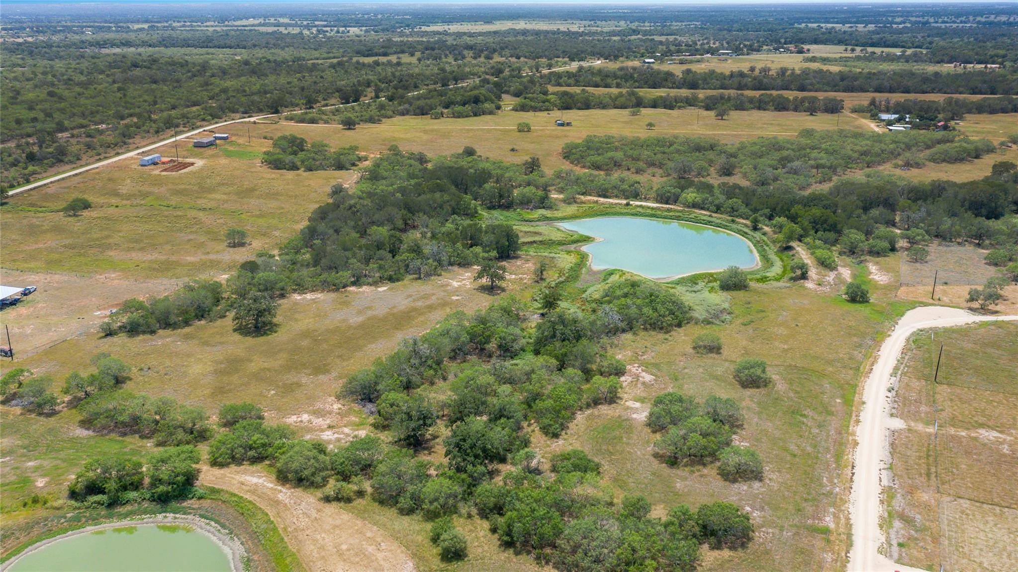 736 CR 421 RD, Waelder, TX 78959