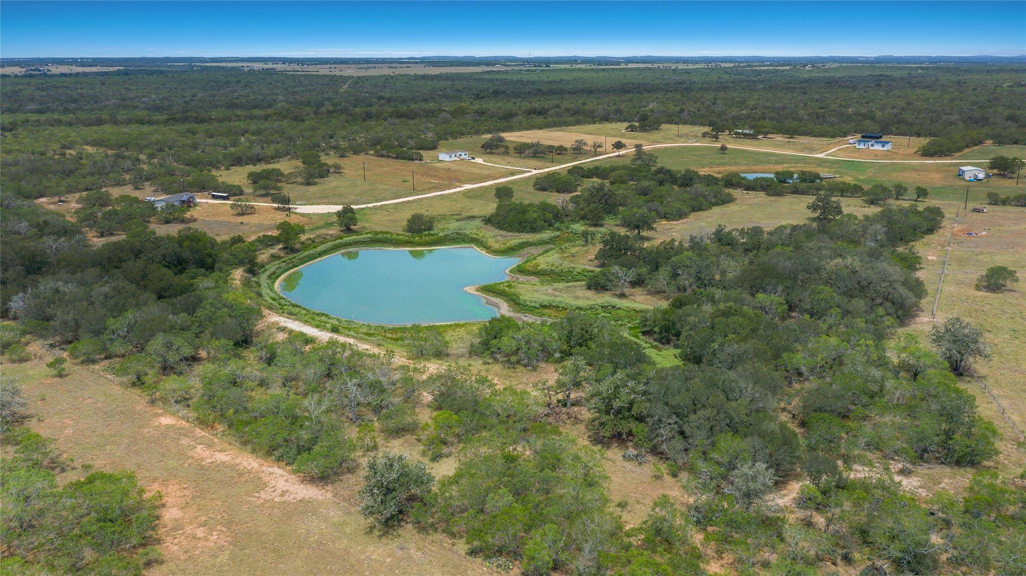 736 CR 421 RD, Waelder, TX 78959