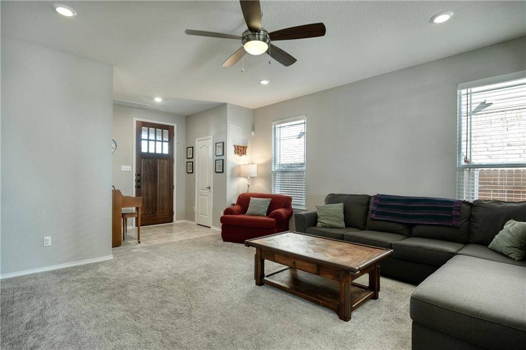 220 Danablu DR, Hutto, TX 78634