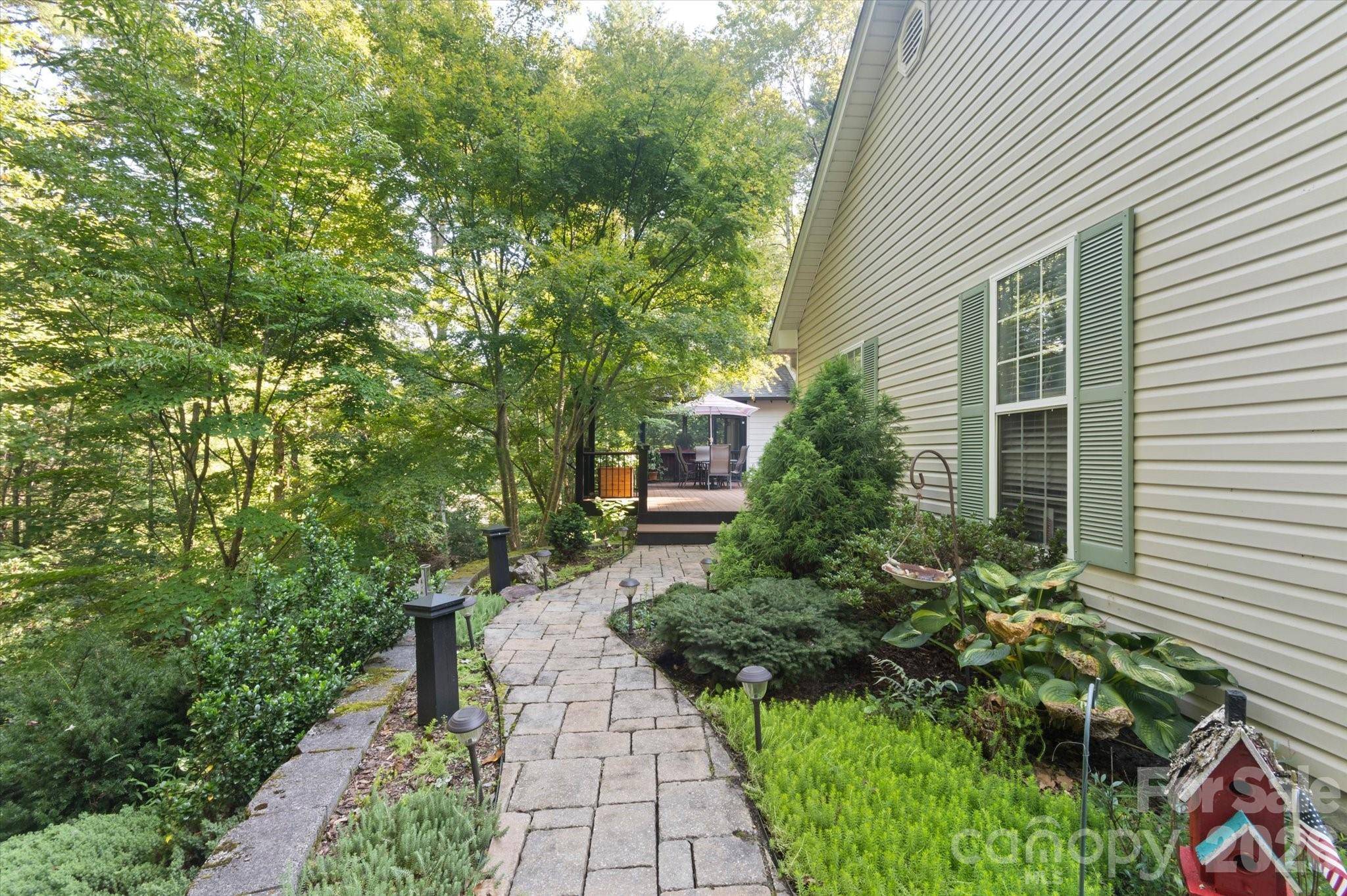 300 Caroline LN, Pisgah Forest, NC 28768