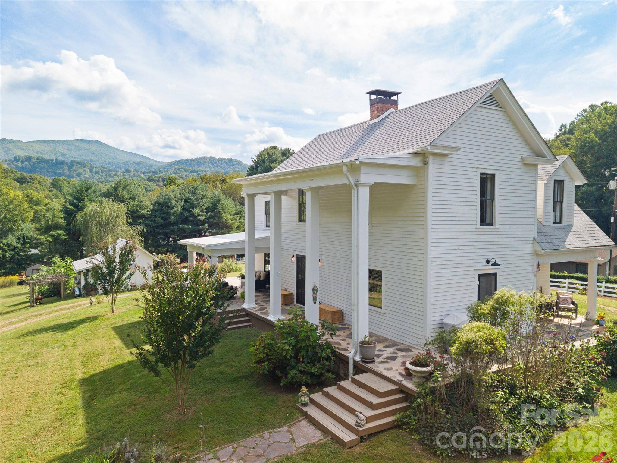 609 Auburn RD, Waynesville, NC 28786