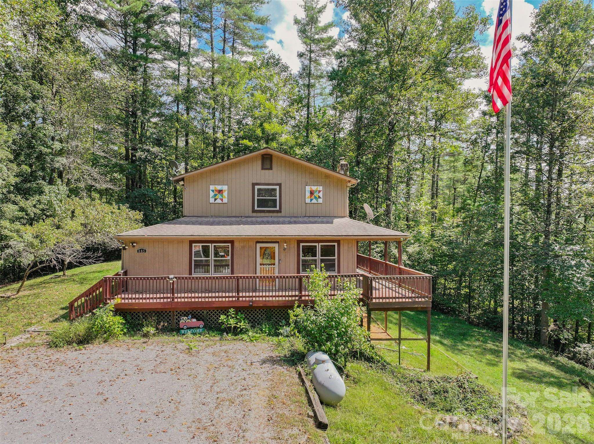 885 Rustic Heights RD, Waynesville, NC 28785