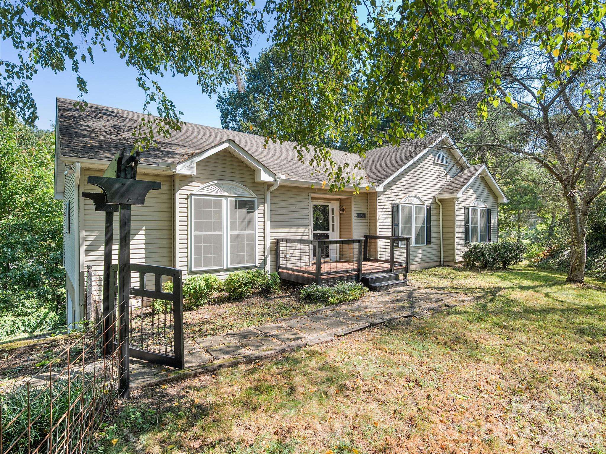 126 Ridgeline RD, Clyde, NC 28721