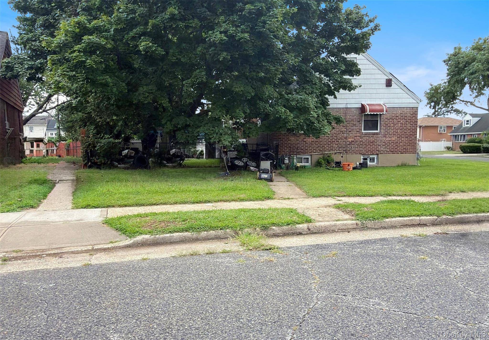 89 Chase ST, Hempstead, NY 11550