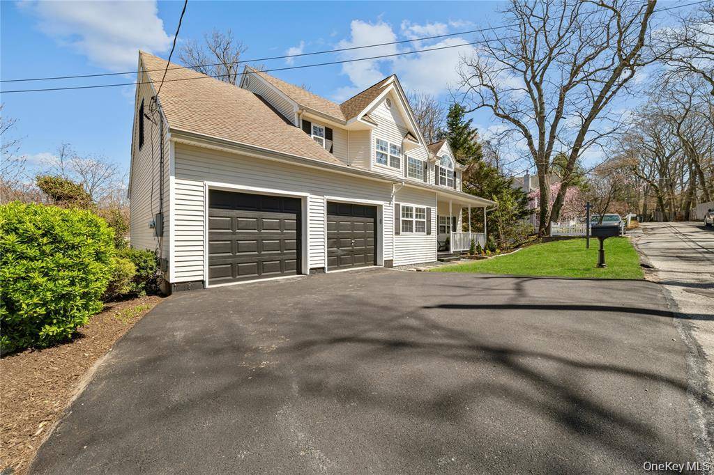 33 Potter LN, Halesite, NY 11743