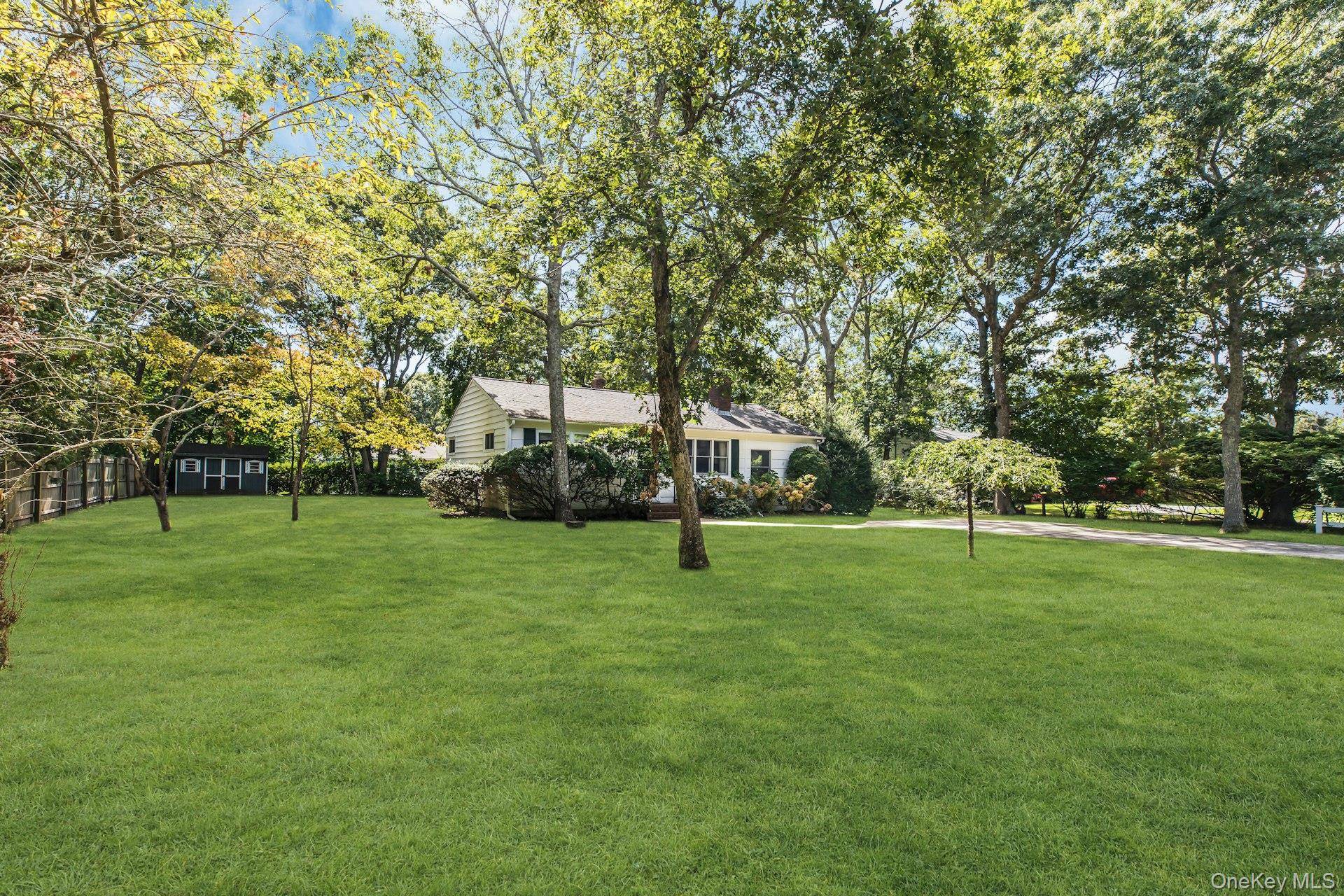 112 Lynncliff RD, Hampton Bays, NY 11946