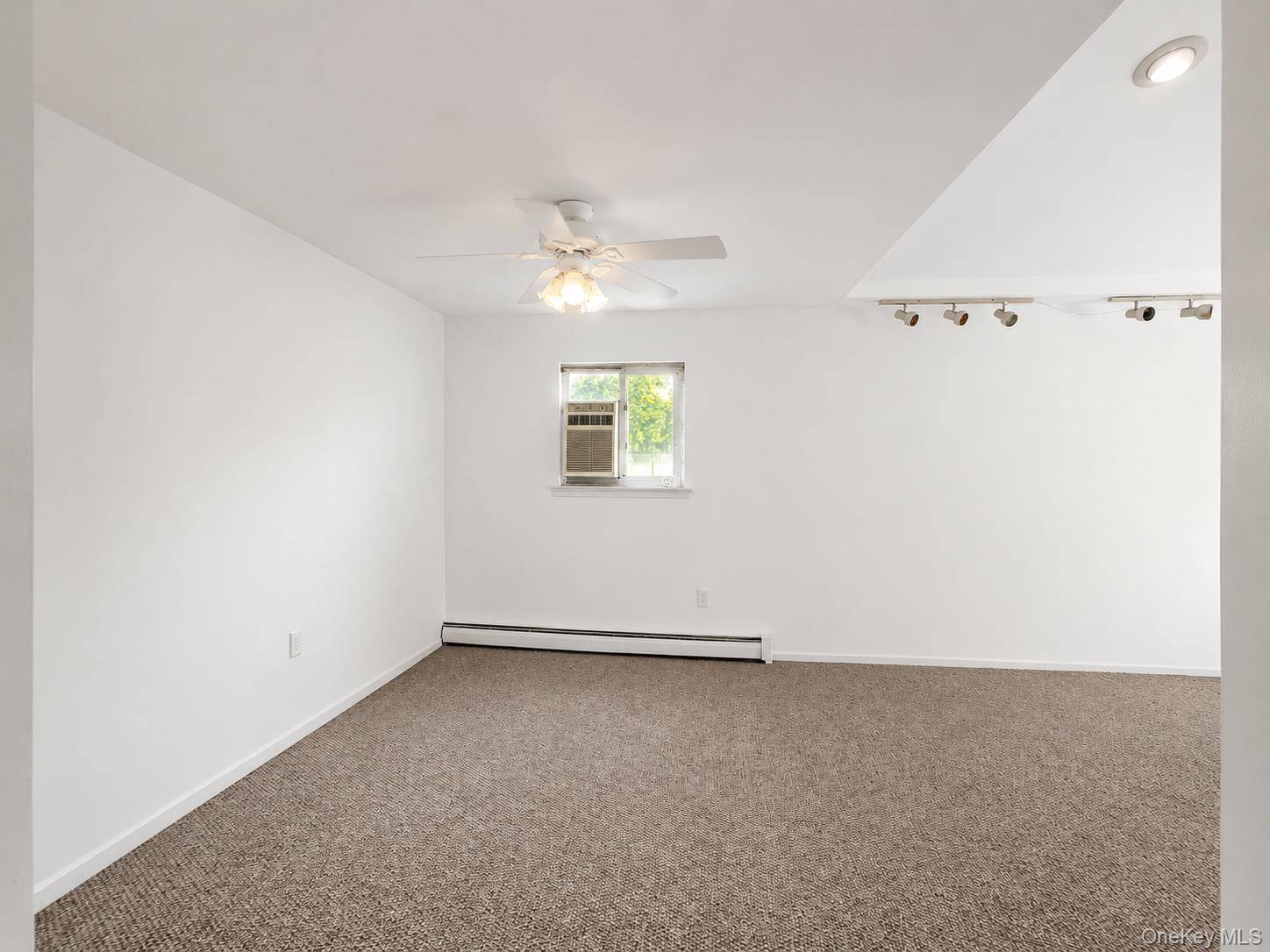 17 Fordham RD, West Babylon, NY 11704