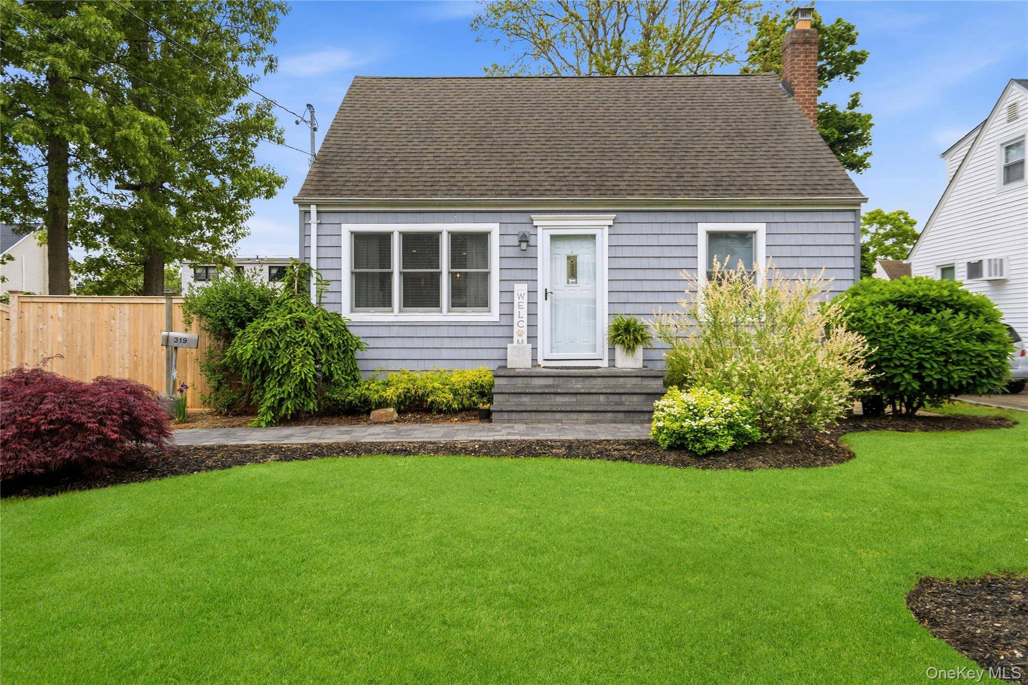 319 N Fulton AVE, Lindenhurst, NY 11757