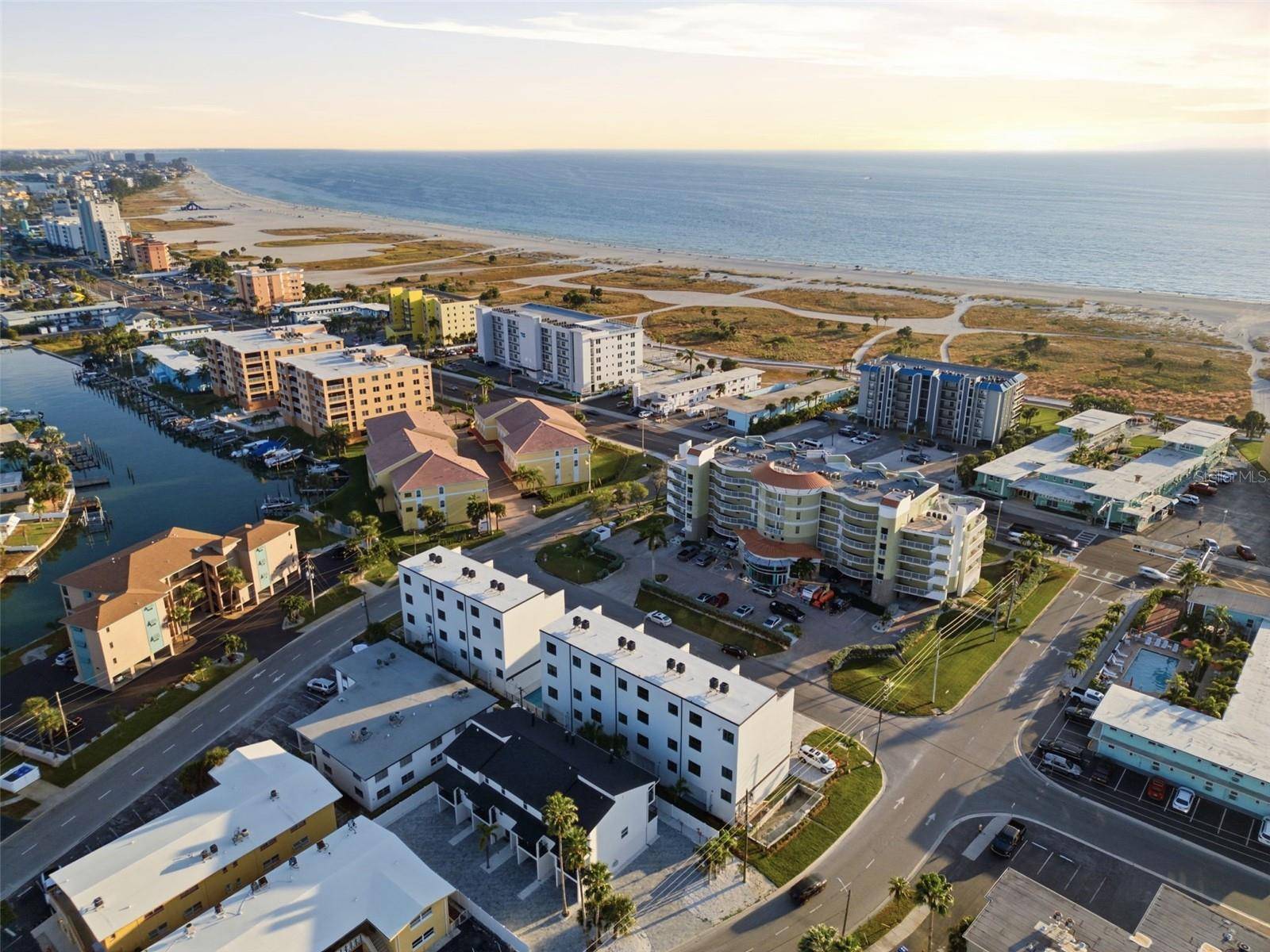 11605 1ST ST E #B3, Treasure Island, FL 33706