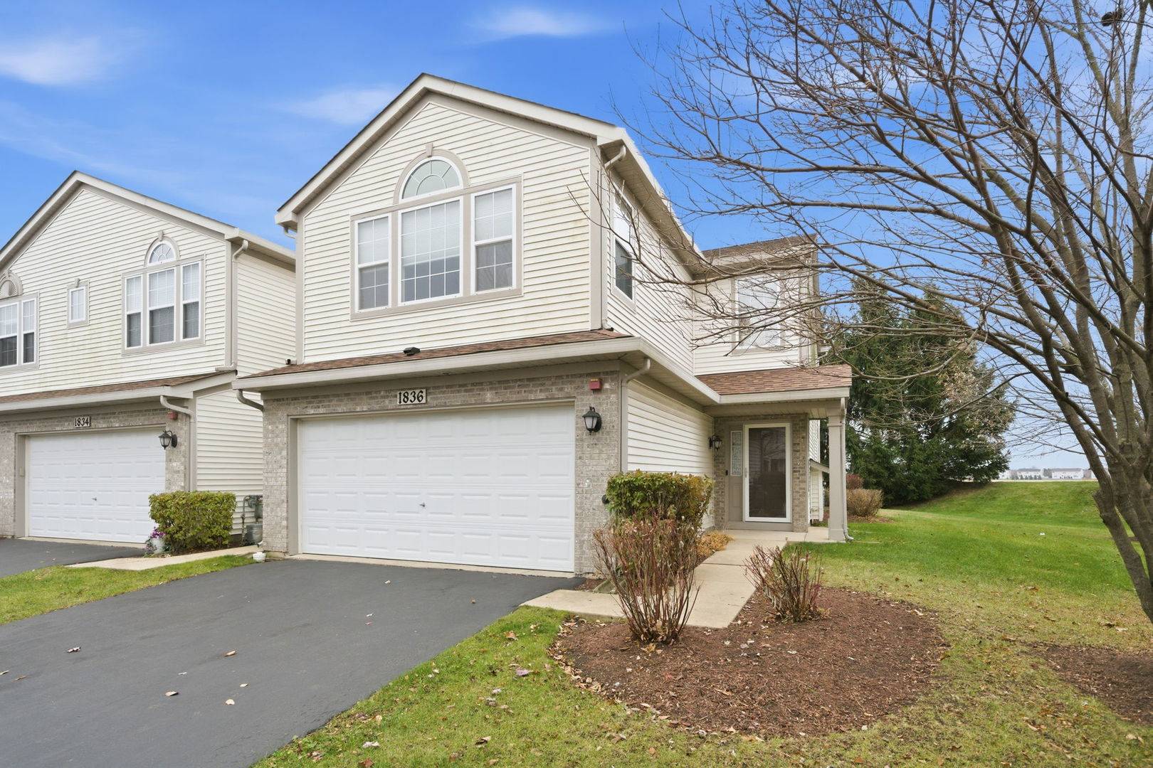 1836 Candlelight CIR #1836, Montgomery, IL 60538
