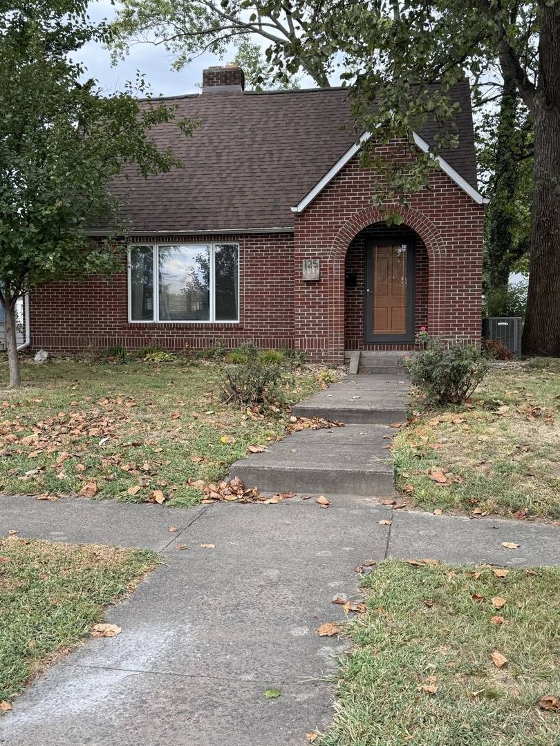 125 S Onstott AVE, Duquoin, IL 62832